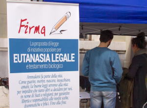 Eutanasia: raggiunte e superate le 50.000 firme necessarie per portare in Parlamento la proposta di legge popolare